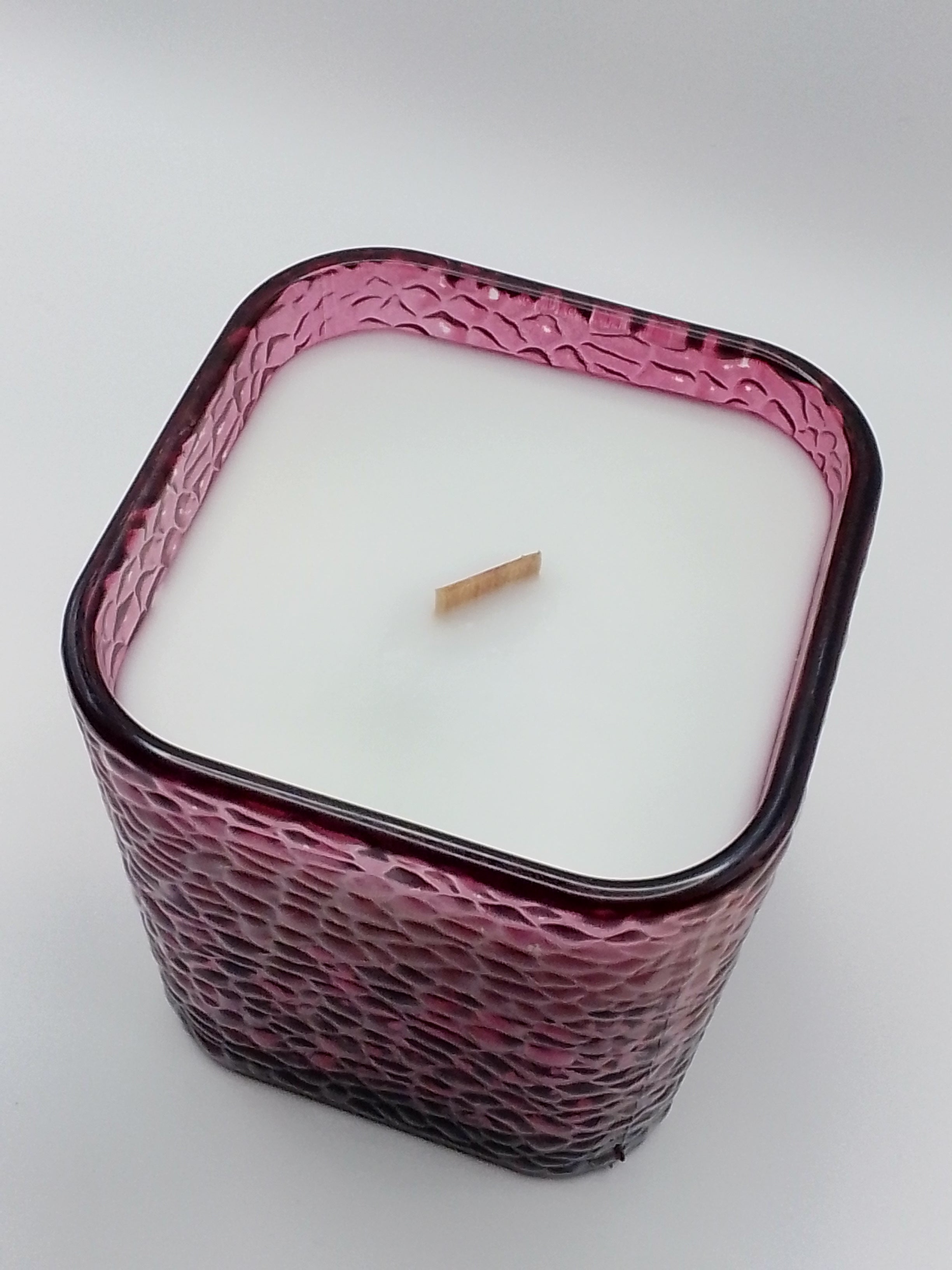 12 Ounce Soy Candle with Wood Wick - Fresh Linen